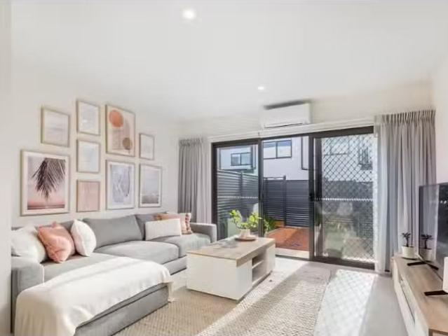 For Rent! 2 BR 21/18 Ruzicka Street, Taylor Apartment for rent.