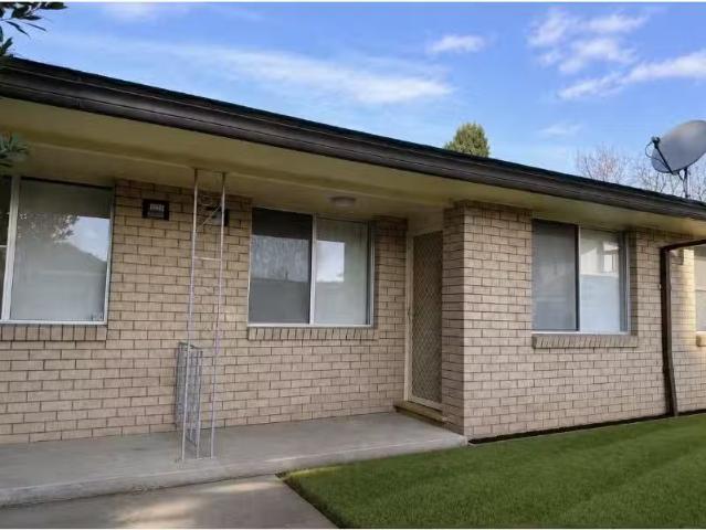 Deal! 2 BR 2/12 14 Ellis Street, St Marys Apartment for rent.