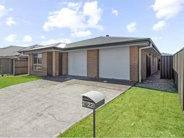 New 2 BR 2/221 Robert Rd, Lochinvar Townhouse for rent Listed.