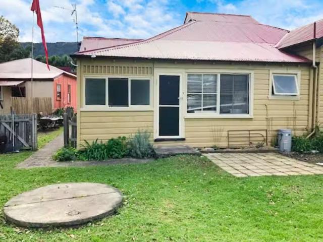 Nice 2 BR 2/241 Lawrence Hargrave Drive, Thirroul Apartment fo.