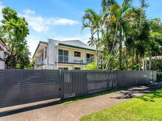 Charming 2 BR 2/30 Charles Street, Cairns North, QLD 4870