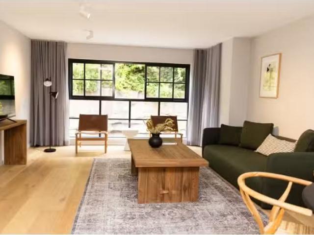 Nice 2 BR 23/48 64 Wentworth Park Road, Glebe Apartment for re.