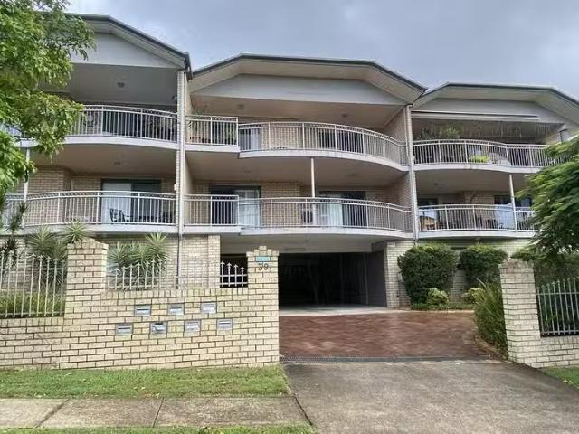 For Rent! 2 BR 2/39 Rolle Street, Holland Park West, QLD 4121