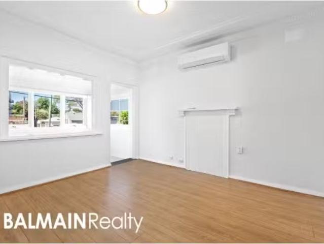 For Rent! 2 BR 2/3 Schultz Street, Balmain Apartment for rent.