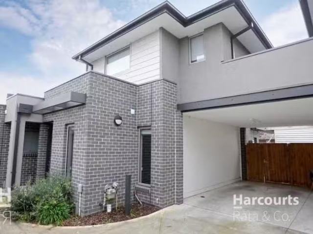 Cozy 2 BR 3/68 Strathmerton Street, Reservoir, VIC 3073 Town.