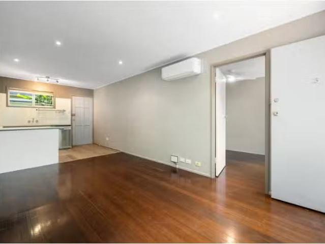 Cheap 2 BR 3/6 Amersham Street, West End Apartment for rent L.