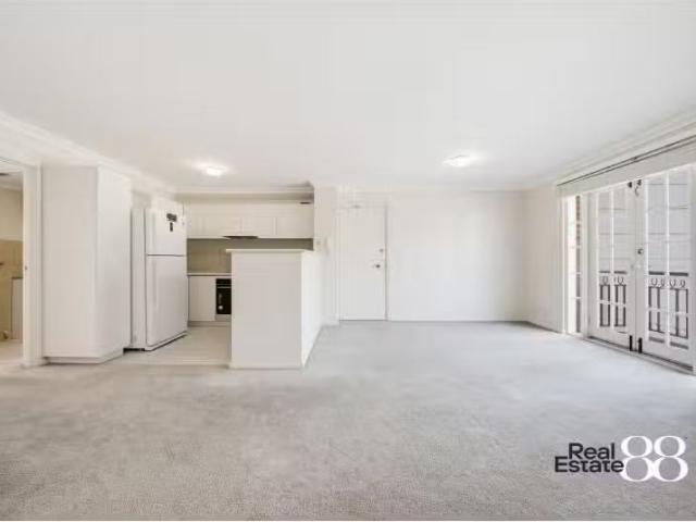 Deal! 2 BR 3/9 Shenton Street, Northbridge Apartment for rent.