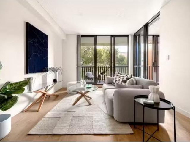 Unique 2 BR 303/143 West Street, Crows Nest Apartment for rent.