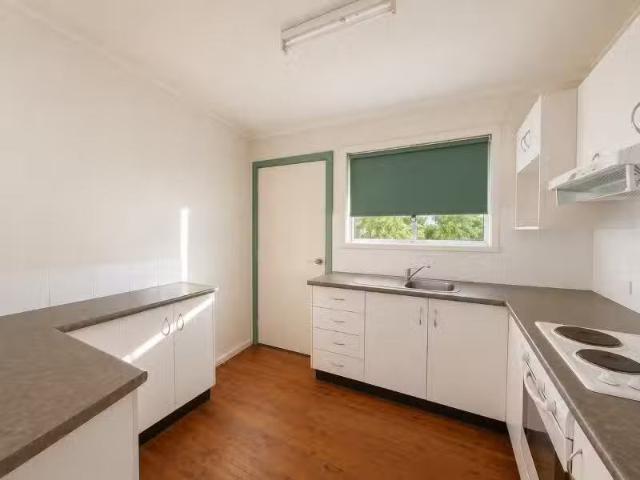 Deal! 2 BR 3/10 Iris Street, Moree Apartment for rent Listed.
