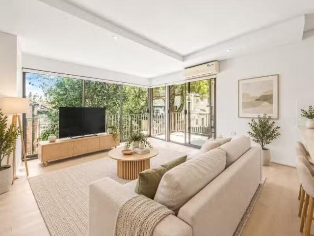 Cheap 2 BR 31 Botany Street, Bondi Junction Apartment for rent.