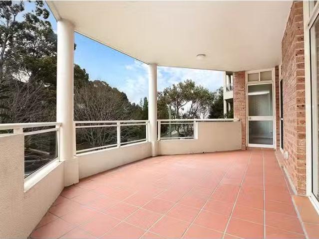 Just in! 2 BR 3/23 29 Barton Road, Artarmon Apartment for rent.