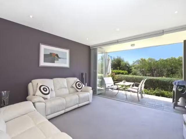 Cozy 2 BR 32/2A Campbell Parade, Manly Vale Apartment for rent.