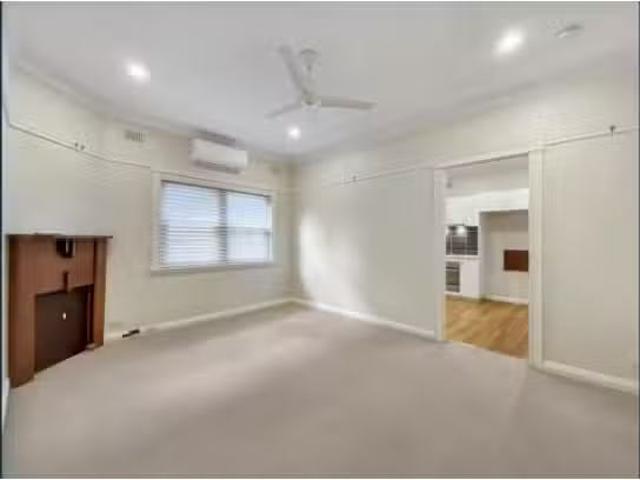 Cheap 2 BR 3/32 Victoria Ave Avenue, Concord West Apartment fo.