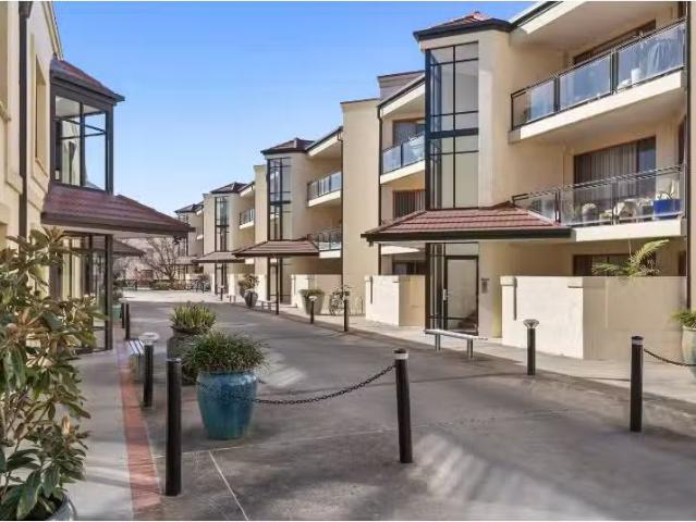 Cheap 2 BR 33/34 Gosse Street, KINGSTON Apartment for rent Li.