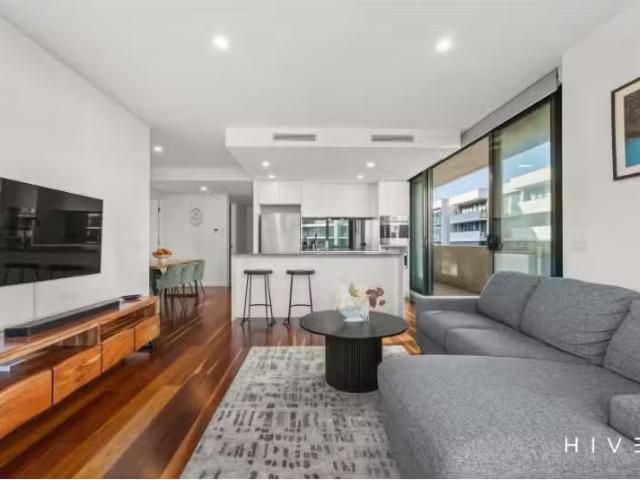 Charming 2 BR 335/2 Anzac Park, Campbell Apartment for rent L.