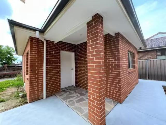 Unique 2 BR 3A Aplin Road, BONNYRIGG HEIGHTS House for rent L.