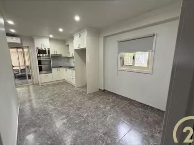 Cheap 2 BR 3a Snapper Close, Green Valley Apartment for rent.