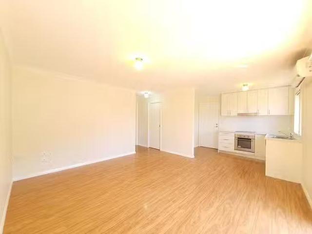 Unique 2 BR 45A Lucena Crescent, Lethbridge Park, NSW 2770