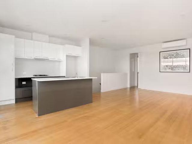 Cheap 2 BR 4/93 Albert Street, Preston, VIC 3072