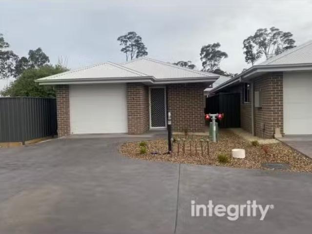 Rental! 2 BR 4/95 Albatross Road, Nowra Apartment for rent Li.