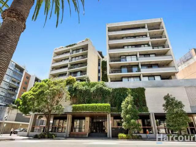 Charming 2 BR 403/5 Merewether Street, Newcastle, NSW 2300 A.