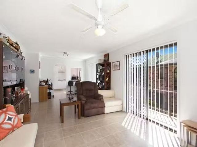 Unique 2 BR 4/17 Boyd Street, TWEED HEADS Apartment for rent.
