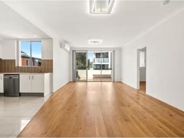 Cheap 2 BR 4/34 38 Connells Point Road, South Hurstville Apart.