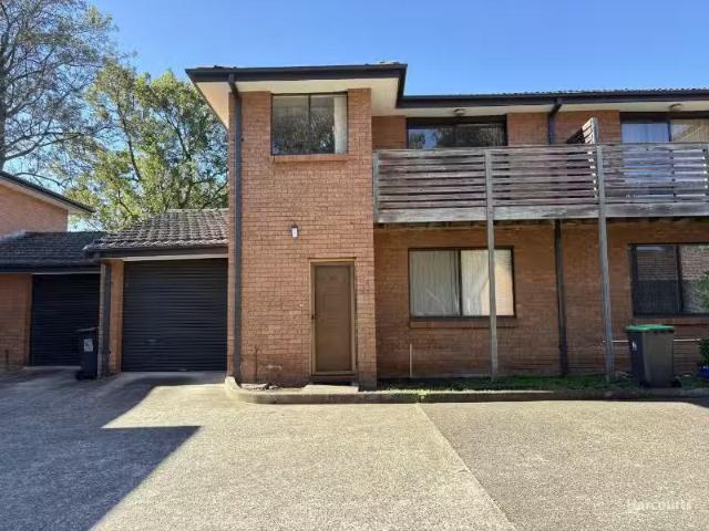 Cheap 2 BR 5/80 Fields Road, MACQUARIE FIELDS Townhouse for re.