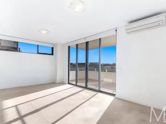Deal! 2 BR 501/25 Hill Road, Wentworth Point, NSW 2127