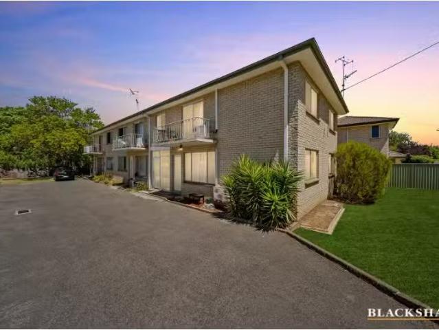 Cheap 2 BR 5/18 Broughton Place, Queanbeyan Apartment for rent.