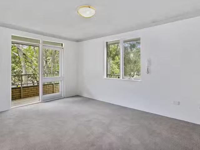 Rental! 2 BR 5/19 Holborn Avenue, Dee Why, NSW 2099