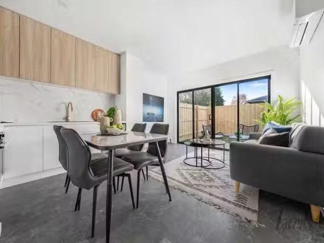 For Rent! 2 BR 6/40 Windham Street, Wallan, VIC 3756