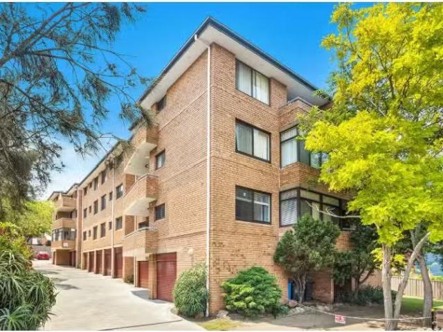 Nice 2 BR 6/60 Campbell Street, WOLLONGONG Apartment for rent.
