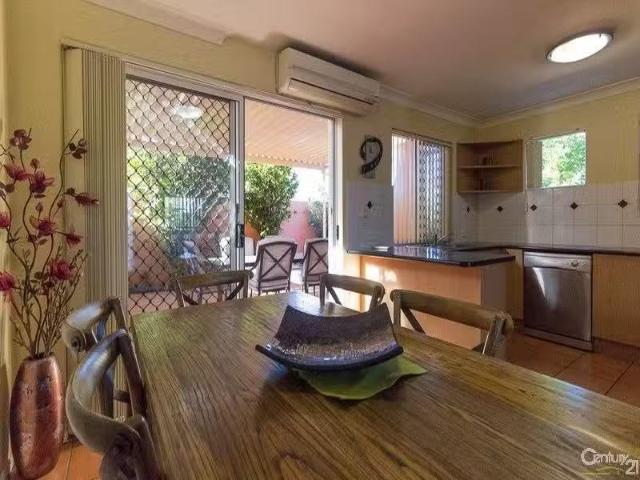 Cozy 2 BR 6/178 Juliette Street, Greenslopes Townhouse for ren.