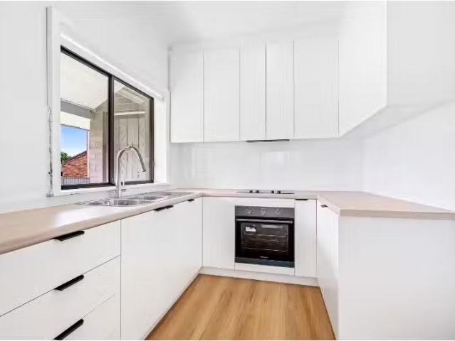 Cozy 2 BR 61 Macquarie Street, Greenacre House for rent Liste.