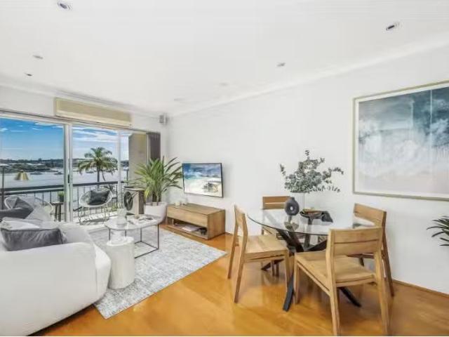 Unique 2 BR 6/20 Bay Road, Russell Lea Apartment for rent Lis.