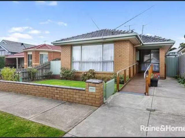 Deal! 2 BR 62 Speight Street, Newport, VIC 3015