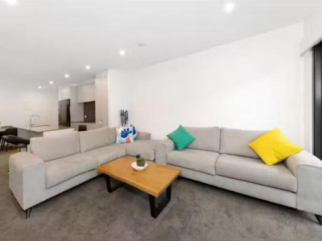 Deal! 2 BR 6/3 Buninyong Street, Watson Apartment for rent Li.