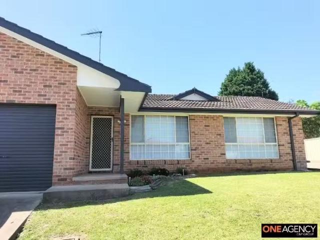 Cheap 2 BR 7/5 Wickfield Circuit, AMBARVALE Townhouse for rent.