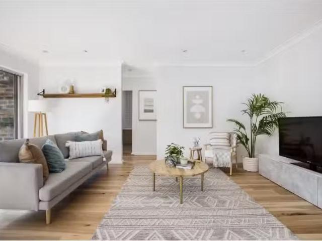 Just in! 2 BR 7/13 17 Myra Road, Dulwich Hill Apartment for re.