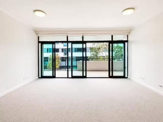 Just in! 2 BR 72/1 Timbrol Avenue, Rhodes Apartment for rent.