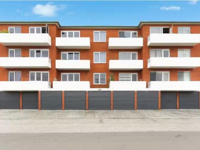 Cozy 2 BR 7/31 33 Maida Street, LILYFIELD Apartment for rent.