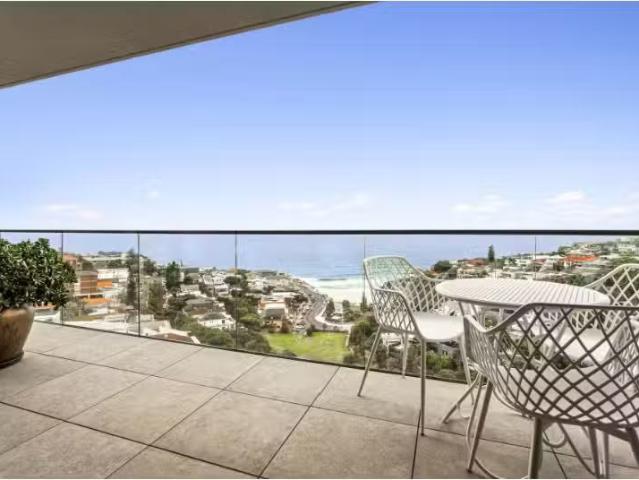 Nice 2 BR 73/20 Illawong Avenue, Tamarama Apartment for rent.
