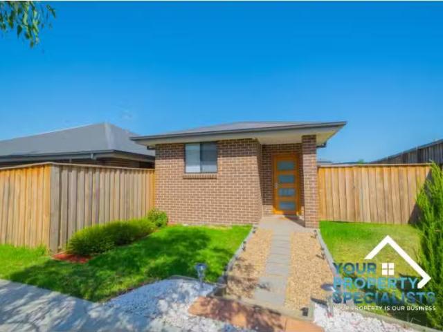 Rental! 2 BR 81A Arkley Crescent, CLAYMORE Apartment for rent.