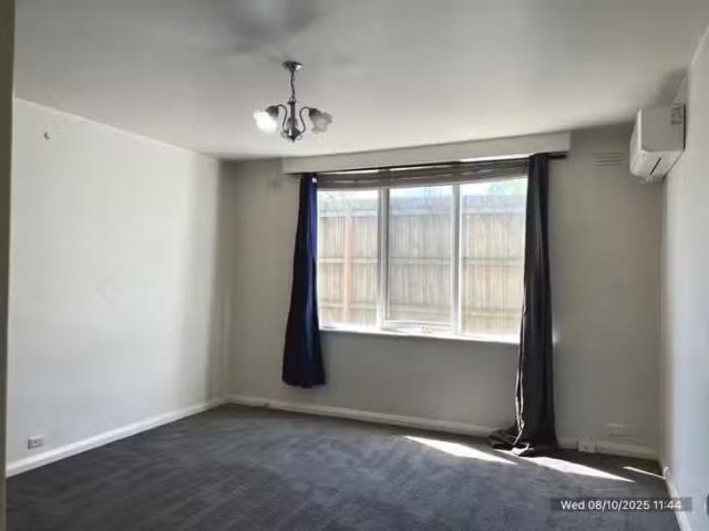 Cheap 2 BR 8/212 Kambrook Road, Caulfield, VIC 3162