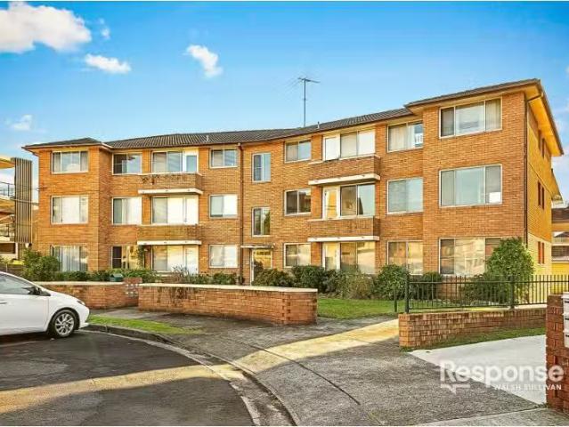 Cheap 2 BR 8/2 Mooney Street, Strathfield South Apartment for.
