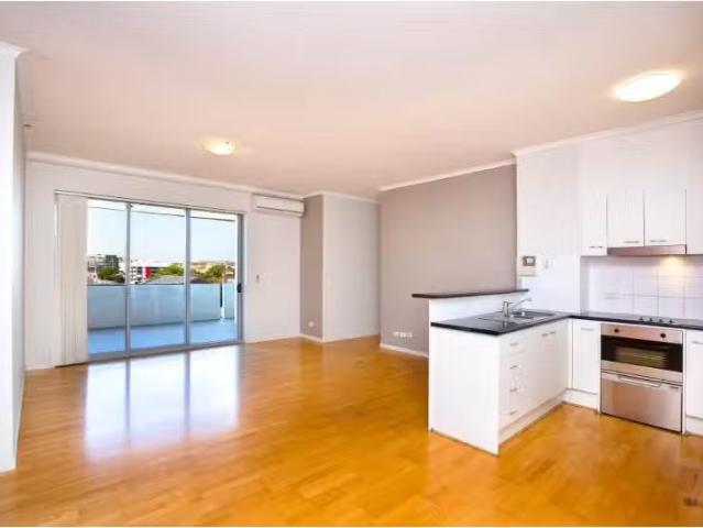 Unique 2 BR 82 Bowen Street, SPRING HILL Apartment for rent L.