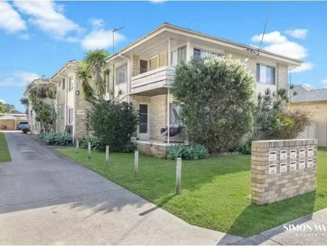 Cheap 2 BR 9/50 Belmore Street, Adamstown Apartment for rent.