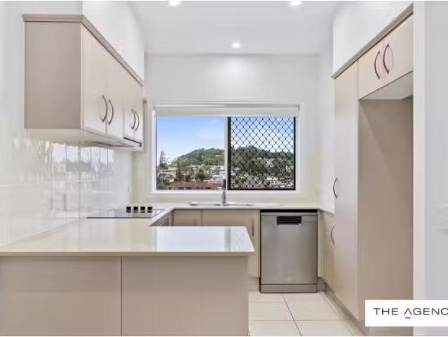 Nice 2 BR 9/50 Dutton Street, COOLANGATTA Apartment for rent.