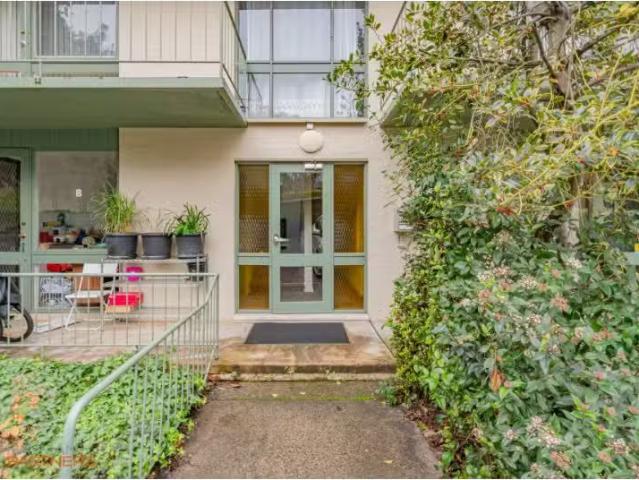 Nice 2 BR 9/18 Glenmaggie Street, Duffy Apartment for rent Li.